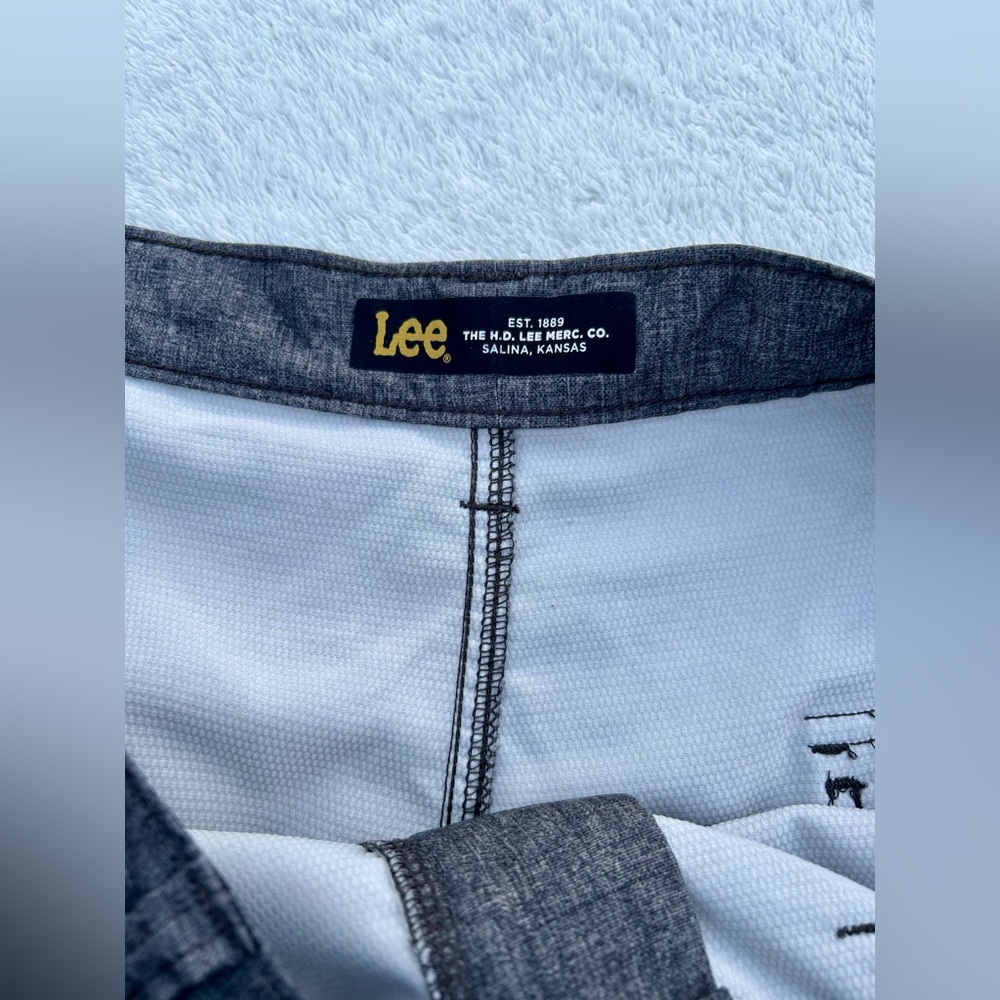 Big & Tall Men’s Lee Cargo Shorts Sz.45 Gray Like New - Picture 2 of 9